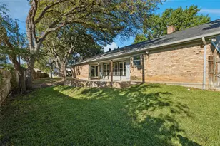 283 Somerset Cir, Bedford, TX 76022 - Photo 15