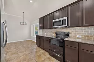 1305 Hearthstone Dr, Burleson, TX 76028 - Photo 9
