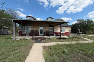 407 S Live Oak Ave, Hubbard, TX 76648 - Photo 1