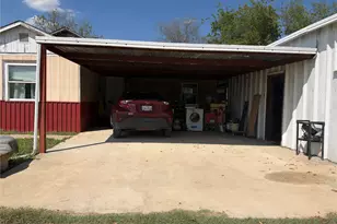 407 S Live Oak Ave, Hubbard, TX 76648 - Photo 3