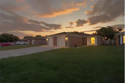 3723 Hulen Park Circle, Fort Worth, TX 76123 - Photo 3