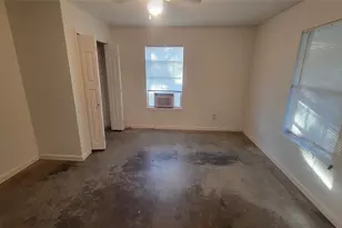 1092 W Elm St, Stephenville, TX 76401 - Photo 25