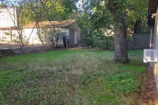 1092 W Elm St, Stephenville, TX 76401 - Photo 3