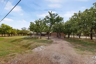 111 Clear Creek Dr, Sunset, TX 76270 - Photo 3