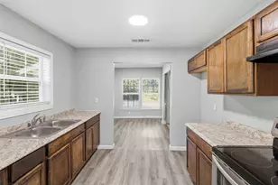 205 Olive St, Cleburne, TX 76031 - Photo 5