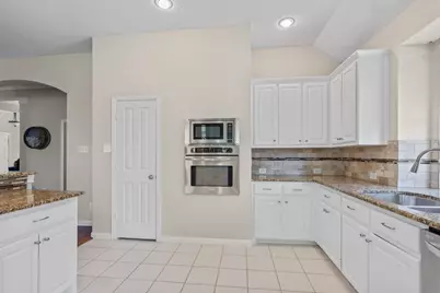 2802 Southwood Court, Grapevine, TX 76051 - Photo 9
