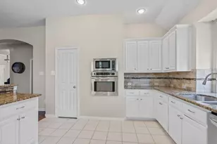 2802 Southwood Ct, Grapevine, TX 76051 - Photo 9