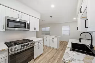 203 Evelyn St, DeSoto, TX 75115 - Photo 5