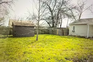 807 Chestnut St, Aubrey, TX 76227 - Photo 9