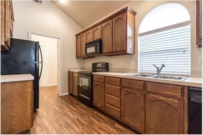 5000 Royal Burgess Drive, Fort Worth, TX 76135 - Photo 9