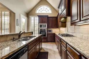 2501 Lady Viviane Ln, Lewisville, TX 75056 - Photo 5