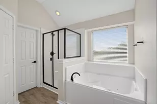 6408 Canyon Lake Dr, Dallas, TX 75249 - Photo 27