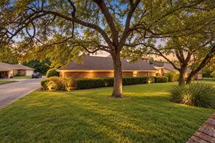 68 Legend Rd, Benbrook, TX 76132 - Photo 11