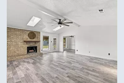 725 Southridge Court, Grand Prairie, TX 75052 - Photo 3