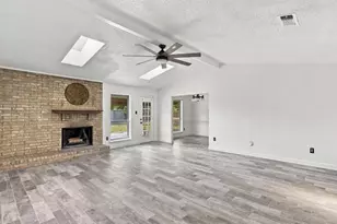 725 Southridge Ct, Grand Prairie, TX 75052 - Photo 3