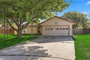 725 Southridge Ct, Grand Prairie, TX 75052 - Photo 1