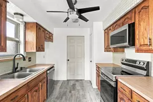 725 Southridge Ct, Grand Prairie, TX 75052 - Photo 7