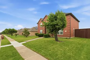 3852 Harrison Dr, Carrollton, TX 75010 - Photo 3