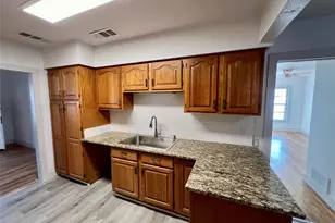 909 Hallum St, River Oaks, TX 76114 - Photo 13