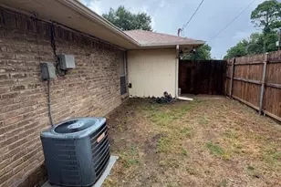 715 Oakwood Ln, Arlington, TX 76012 - Photo 3