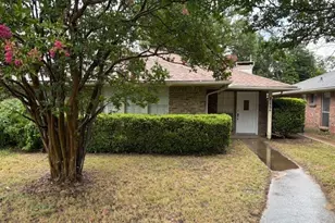 715 Oakwood Ln, Arlington, TX 76012 - Photo 1