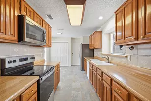 2406 Amber Hill Ln, Euless, TX 76039 - Photo 13