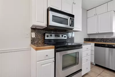 1207 W Wall Street #4, Grapevine, TX 76051 - Photo 9