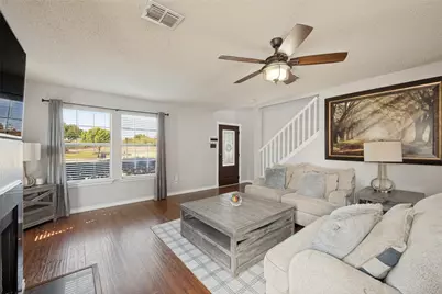220 Sunset Oaks Drive, Fort Worth, TX 76112 - Photo 5