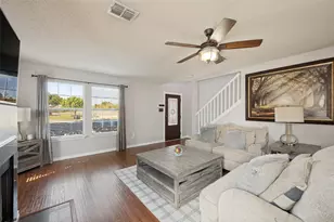 220 Sunset Oaks Dr, Fort Worth, TX 76112 - Photo 5