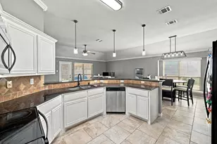 913 Sage Meadow Dr, Glenn Heights, TX 75154 - Photo 11