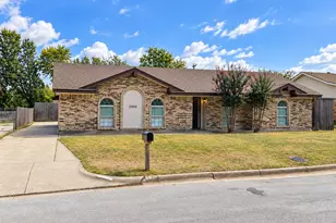 2001 San Jacinto Dr, Arlington, TX 76012 - Photo 1