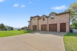 208 Cape Shore Dr, Mabank, TX 75143 - Photo 9