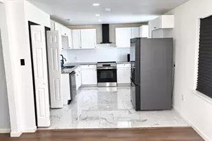 709 SW Dallas St, Grand Prairie, TX 75051 - Photo 9