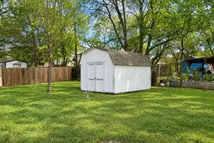 709 SW Dallas St, Grand Prairie, TX 75051 - Photo 19
