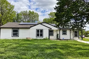 709 SW Dallas St, Grand Prairie, TX 75051 - Photo 1