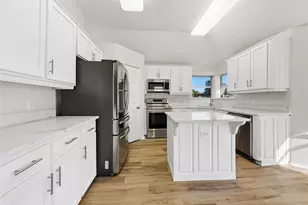 506 Dallas Dr, Roanoke, TX 76262 - Photo 5