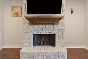 329 Edinburgh Ln, Waco, TX 76712 - Photo 5