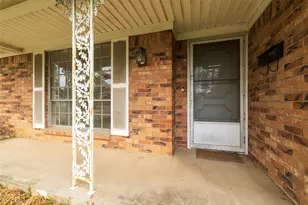 4917 Emerald Lake Dr, Fort Worth, TX 76103 - Photo 7