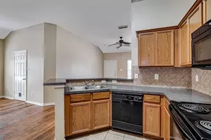 824 Walnut St, Burleson, TX 76028 - Photo 9