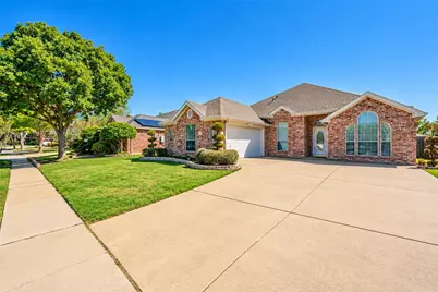 5121 Yaupon Drive, Arlington, TX 76018 - Photo 1