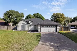 2662 Village Green Dr, Grand Prairie, TX 75052 - Photo 1