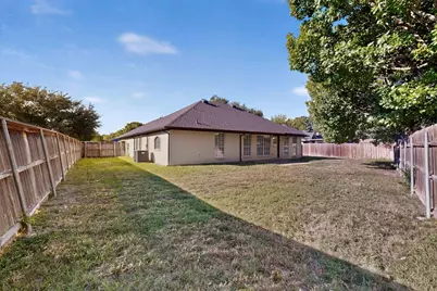 2662 Village Green Drive, Grand Prairie, TX 75052 - Photo 5