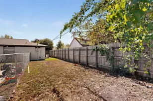 820 Ash St, Burleson, TX 76028 - Photo 33