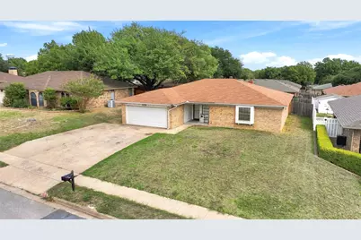 228 Meadowhill Drive, Benbrook, TX 76126 - Photo 3