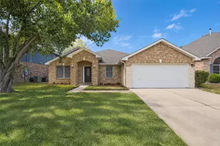 2440 Ranchview Dr, Grand Prairie, TX 75052 - Photo 3