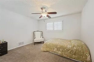 2002 Elmhurst Dr, Arlington, TX 76012 - Photo 17