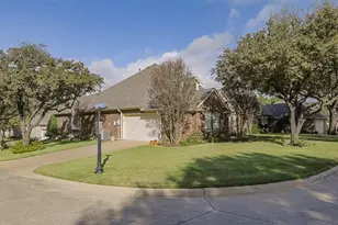 5024 Southpoint Dr, Arlington, TX 76017 - Photo 3
