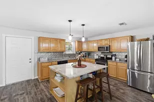 609 W Kilpatrick Ave, Cleburne, TX 76033 - Photo 5
