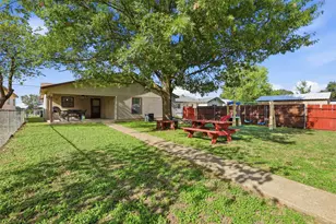 609 W Kilpatrick Ave, Cleburne, TX 76033 - Photo 17