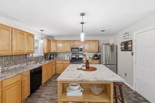 609 W Kilpatrick Ave, Cleburne, TX 76033 - Photo 9